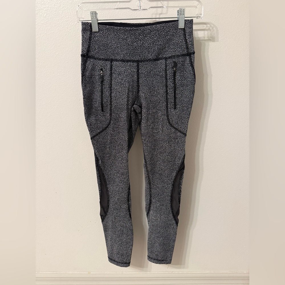 Lululemon 25” Black and White Leggings with Zipper Details